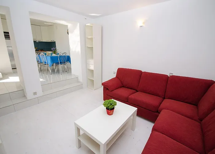 Modernes Nur 350 Meter Zum Mit Privater Terrasse, Babybett, Elektrogrill شقة