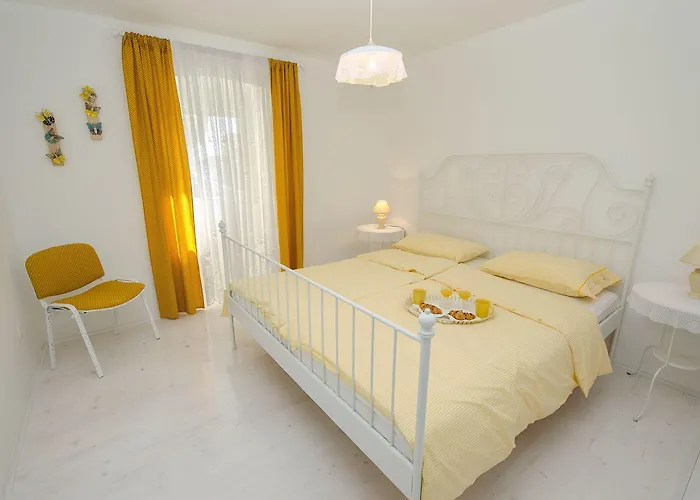 Modernes Nur 350 Meter Zum Mit Privater Terrasse, Babybett, Elektrogrill شقة *