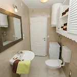 Modernes Nur 350 Meter Zum Mit Privater Terrasse, Babybett, Elektrogrill