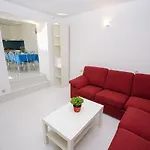 Modernes Nur 350 Meter Zum Mit Privater Terrasse, Babybett, Elektrogrill 아파트