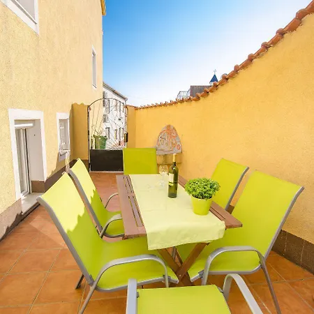 Modernes Nur 350 Meter Zum Mit Privater Terrasse, Babybett, Elektrogrill 아파트