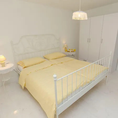 Modernes Nur 350 Meter Zum Mit Privater Terrasse, Babybett, Elektrogrill * 크리크베니카