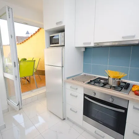 Modernes Nur 350 Meter Zum Mit Privater Terrasse, Babybett, Elektrogrill * 크리크베니카