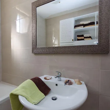 Modernes Nur 350 Meter Zum Mit Privater Terrasse, Babybett, Elektrogrill *