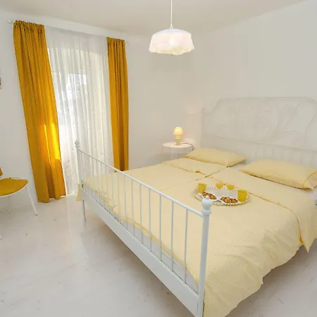 Modernes Nur 350 Meter Zum Mit Privater Terrasse, Babybett, Elektrogrill Lejlighed *