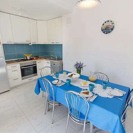 Modernes Nur 350 Meter Zum Mit Privater Terrasse, Babybett, Elektrogrill