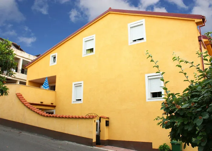 Modernes Nur 350 Meter Zum Mit Privater Terrasse, Babybett, Elektrogrill *