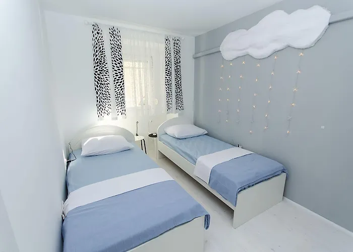 Modernes Nur 350 Meter Zum Mit Privater Terrasse, Babybett, Elektrogrill